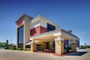  Drury Inn & Suites Greensboro  Гринсборо
